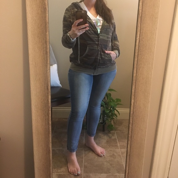 Vanity Hooded Jacket - Picture 3 of 10